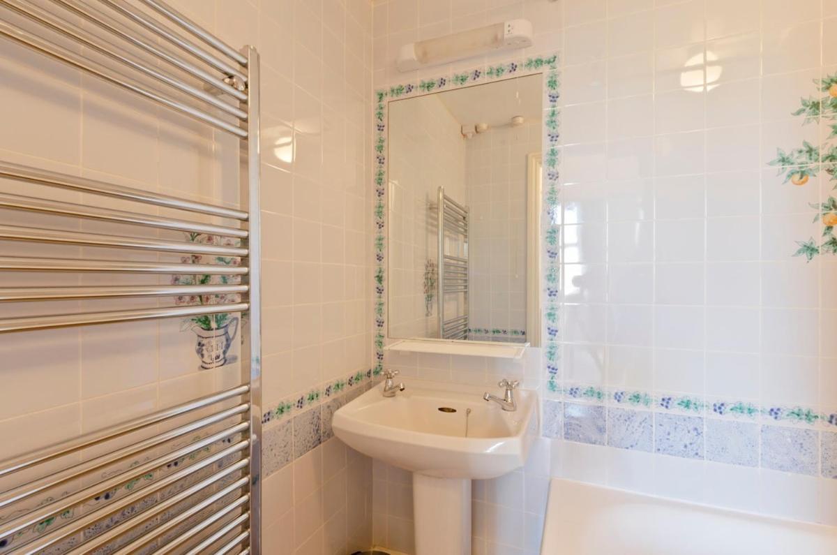 런던 Notting Hill Charm -Sleeps 5 - Urban Retreat 아파트 외부 사진